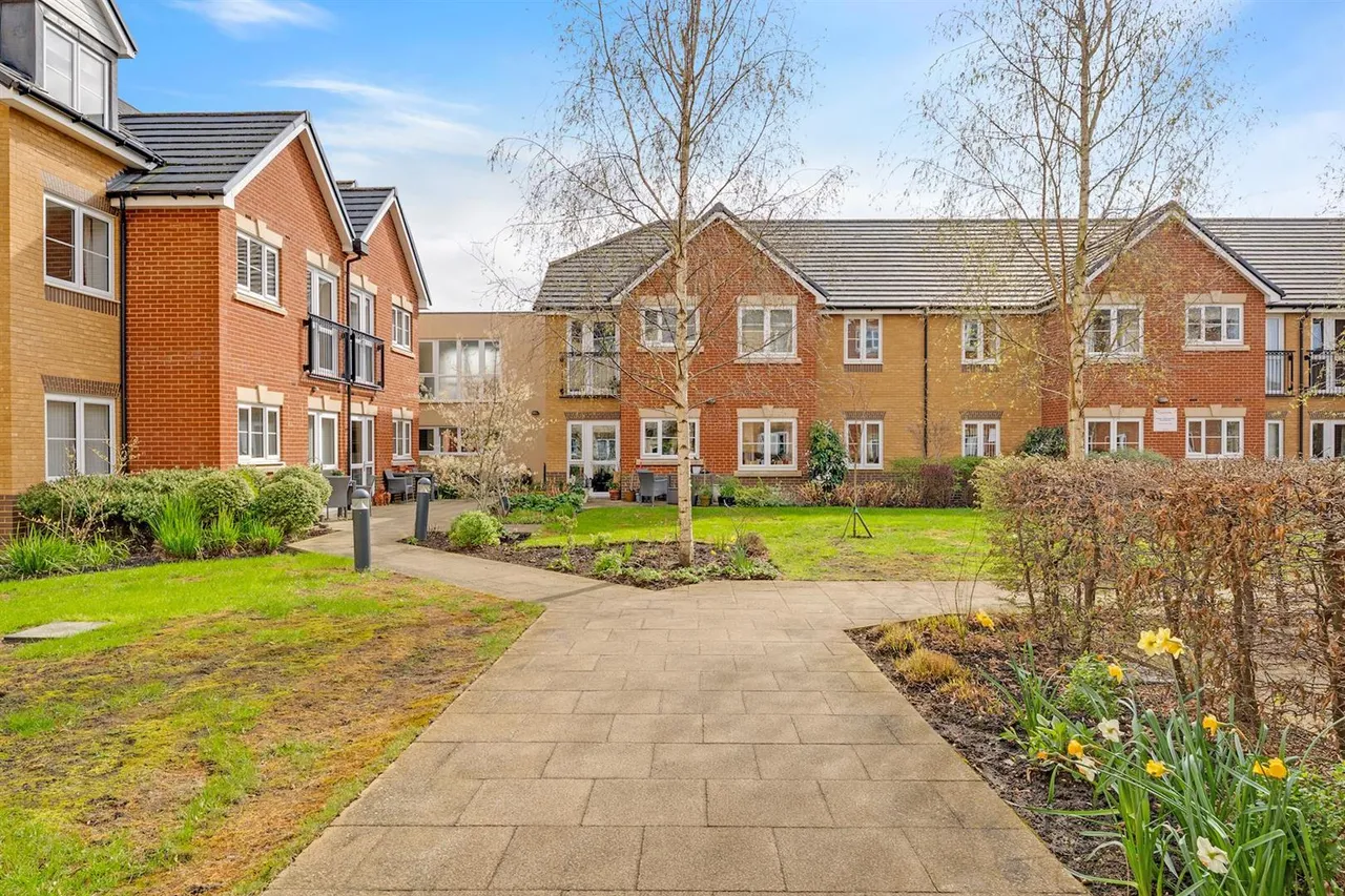 Churchfield Road, Walton-On-Thames, KT12, photo 6