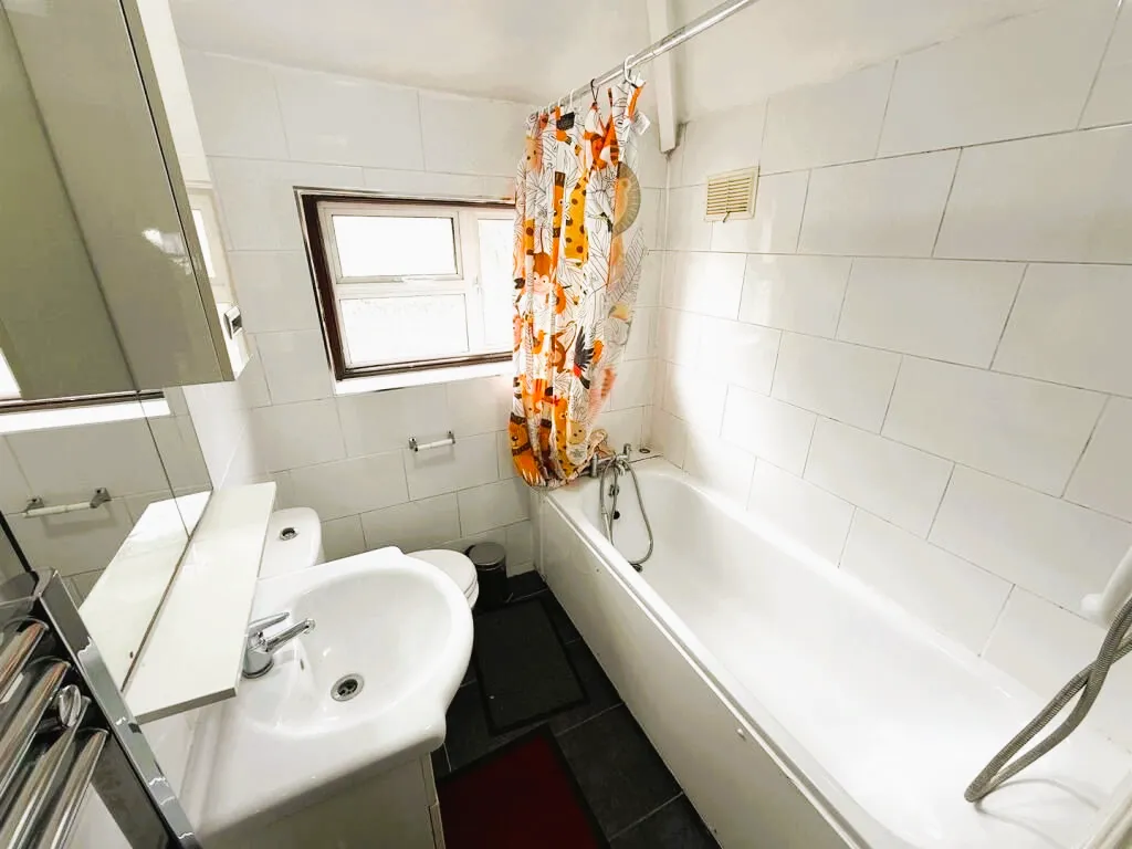 Harvey Road, Uxbridge, UB10, photo 8