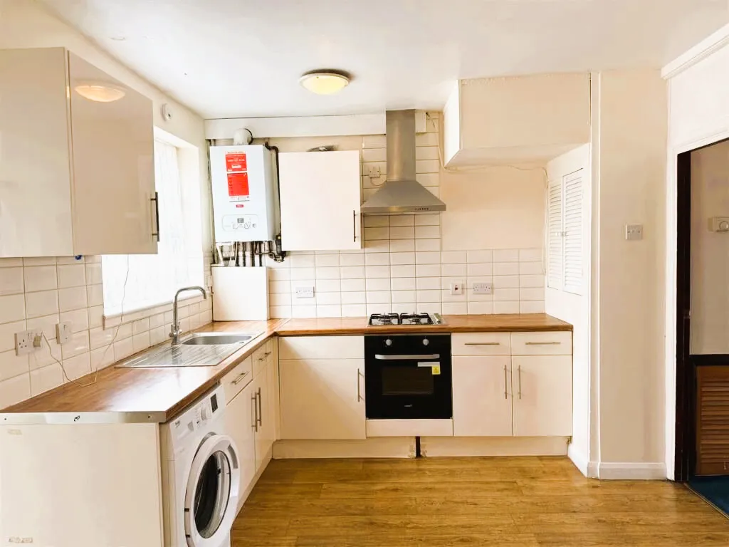 Harvey Road, Uxbridge, UB10, photo 3