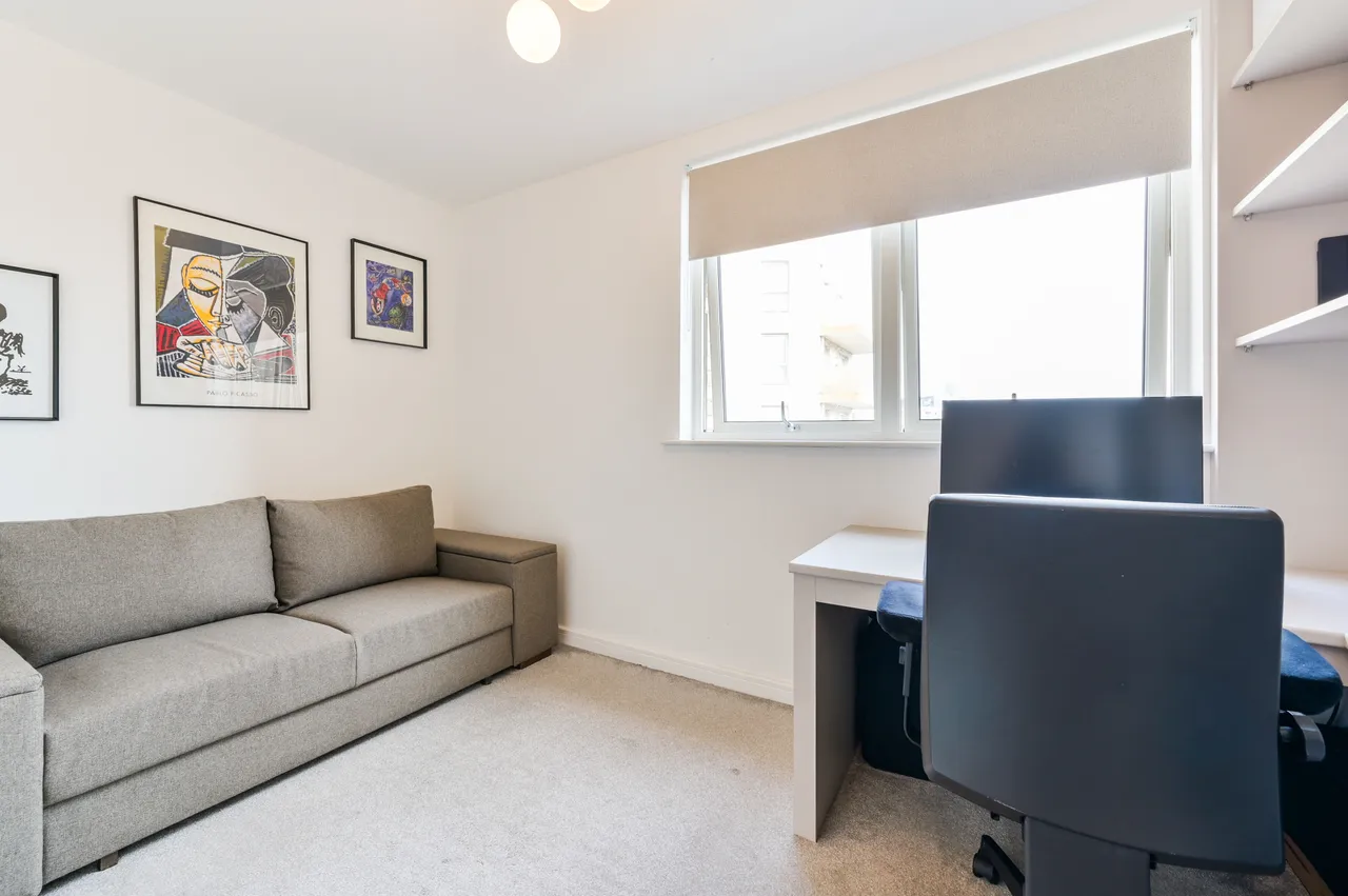 London, W3, photo 15