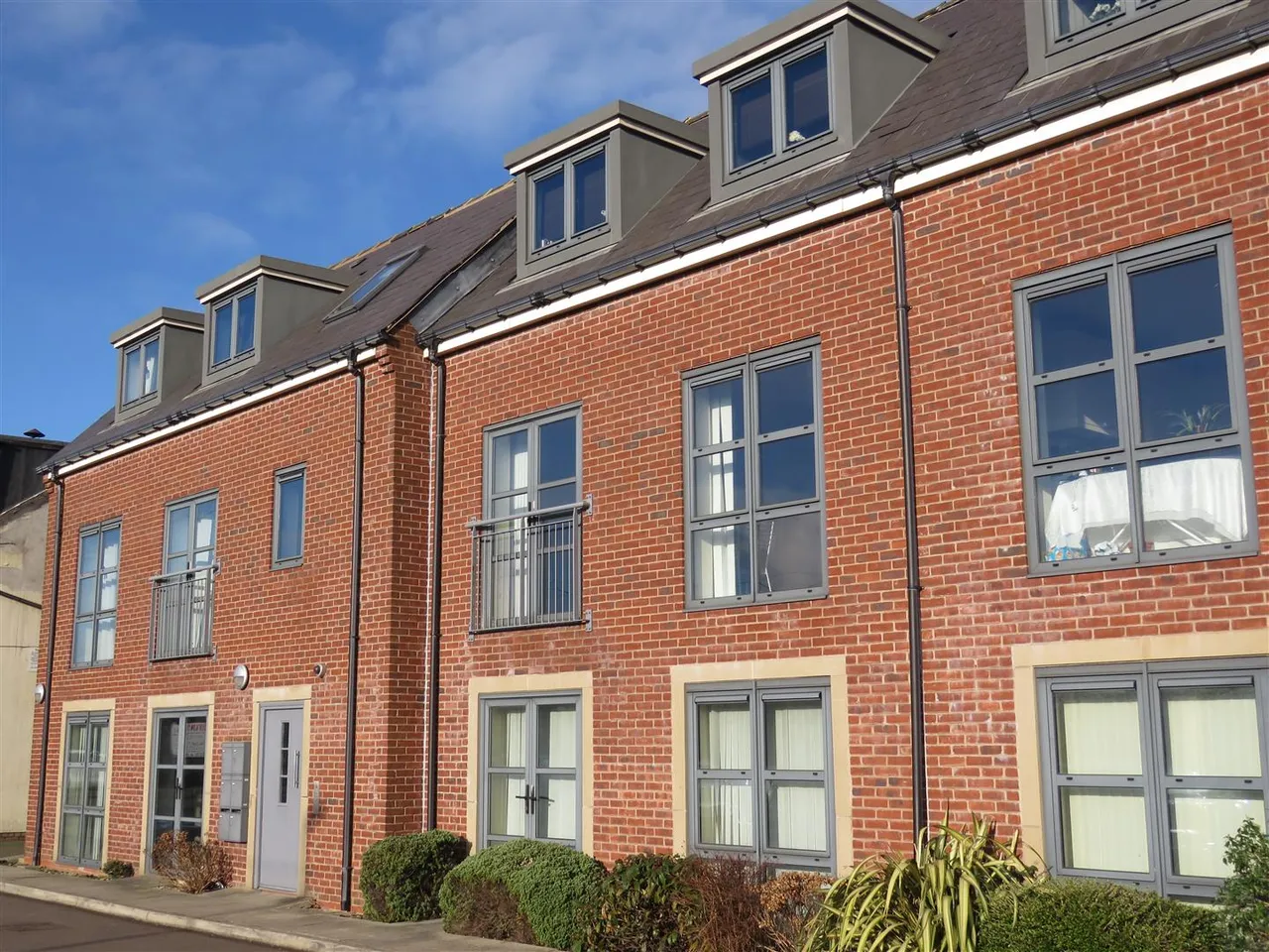 2 bed flat to rent, White Lane, Sheffield, S12