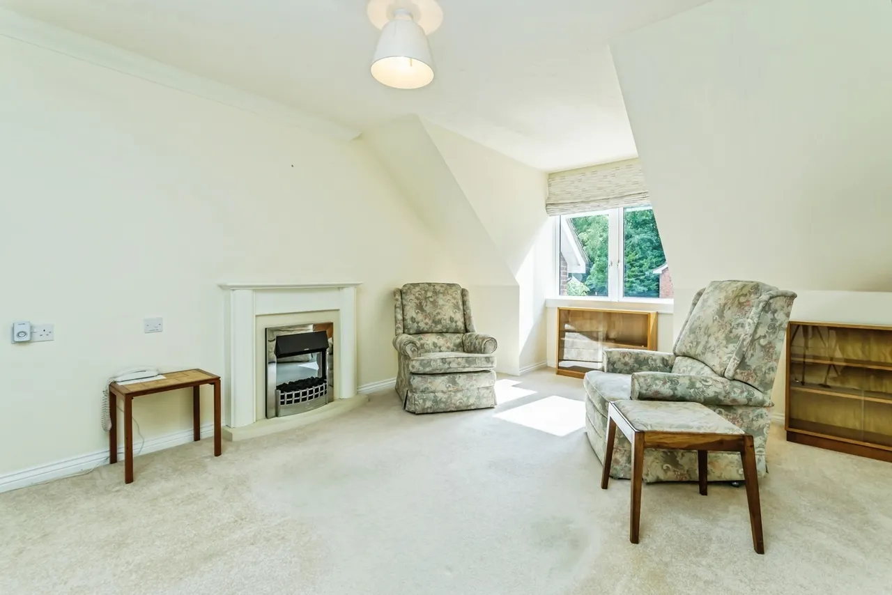 Caterham Lodge, 2 Stafford Road, Caterham, Surrey, CR3, photo 3
