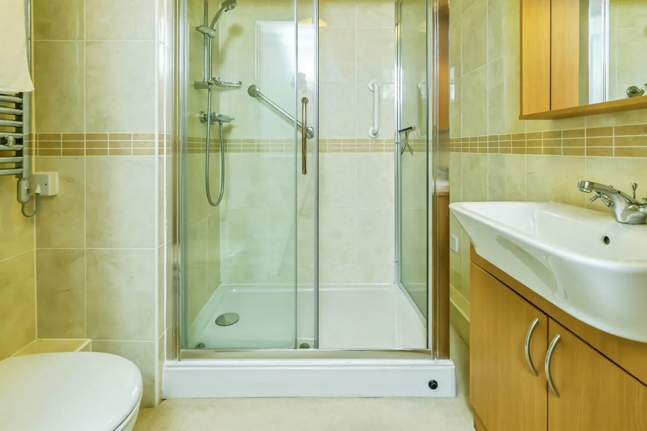 Caterham Lodge, 2 Stafford Road, Caterham, Surrey, CR3, photo 6