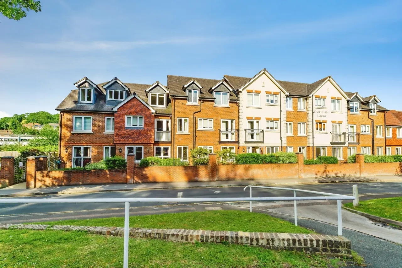 2 bed flat for sale — Caterham Lodge, 2 Stafford Road, Caterham, Surrey, CR3