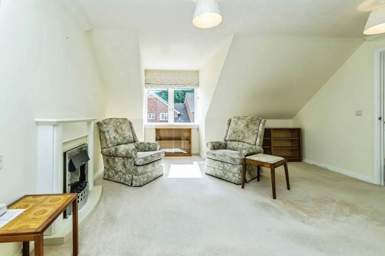 Caterham Lodge, 2 Stafford Road, Caterham, Surrey, CR3, photo 4