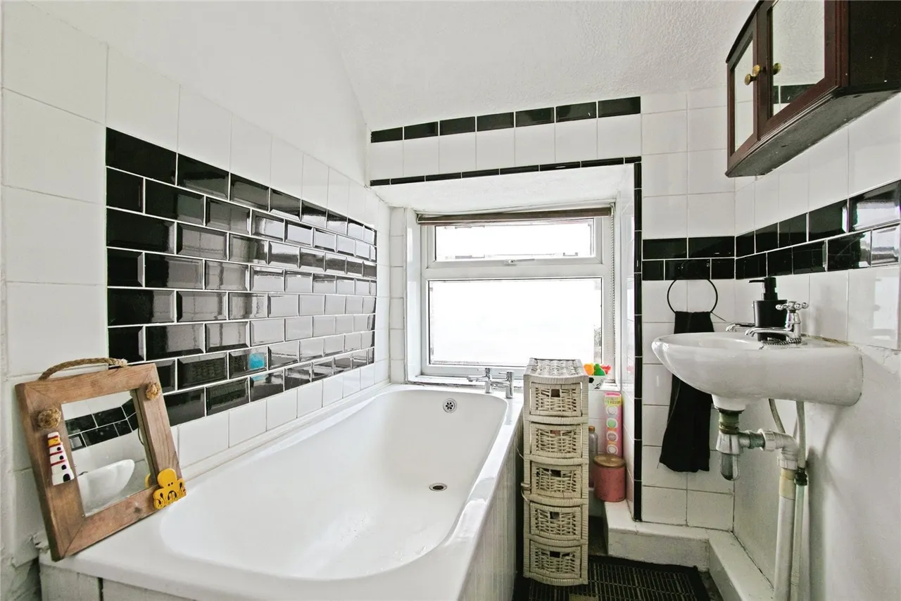 Lemon Place, East End, TR15, photo 13