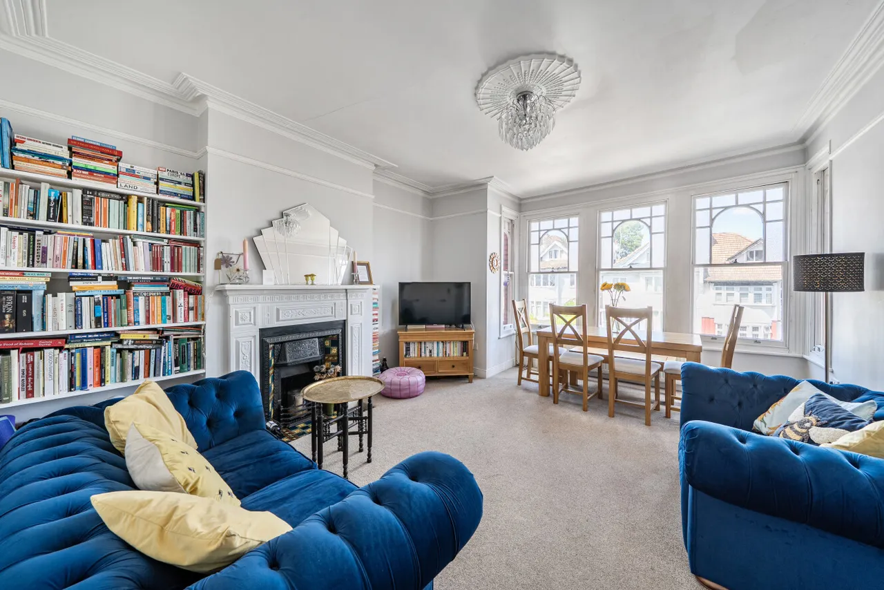 Alexandra Park Road, London, N10, photo 2