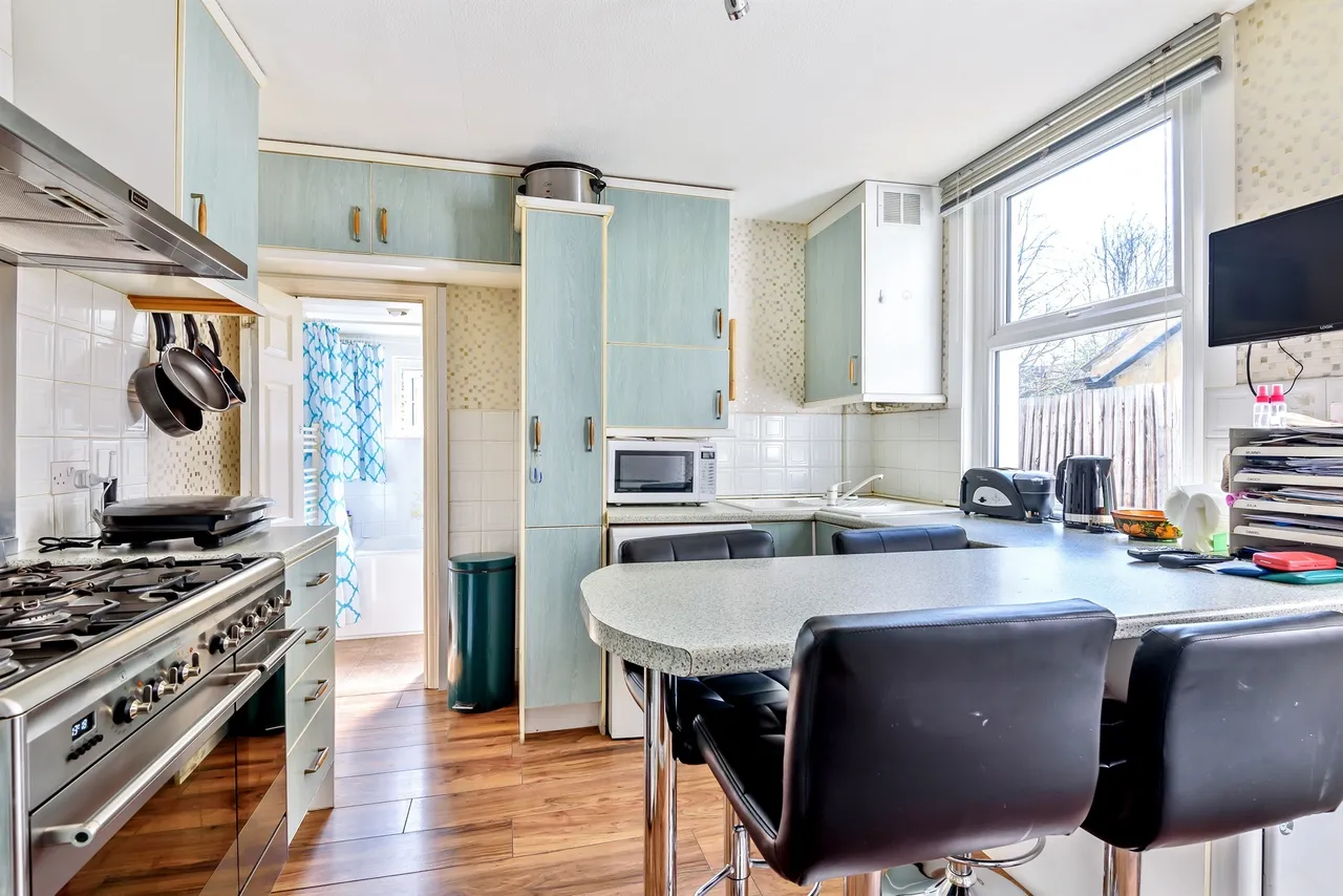 Theobalds Avenue, London, N12, photo 3