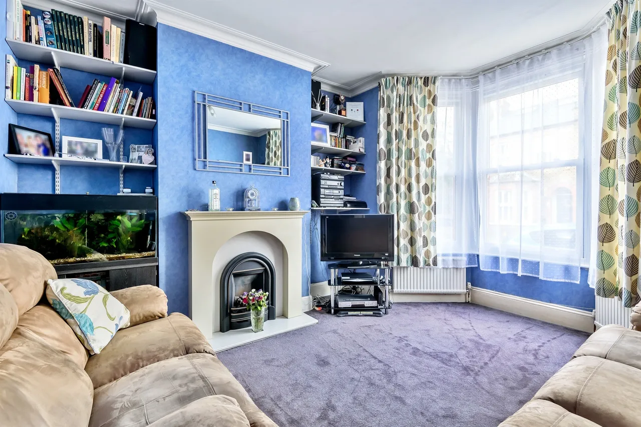 Theobalds Avenue, London, N12, photo 2