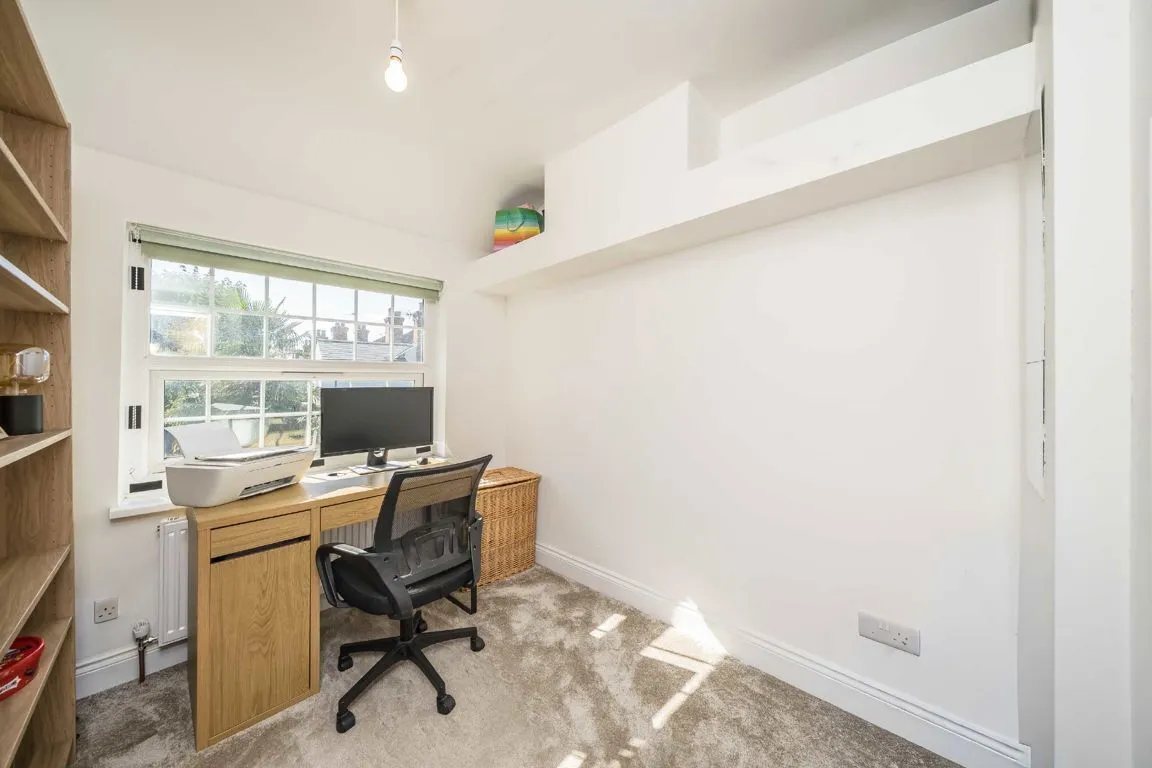 Blakenham Road, SW17, photo 5