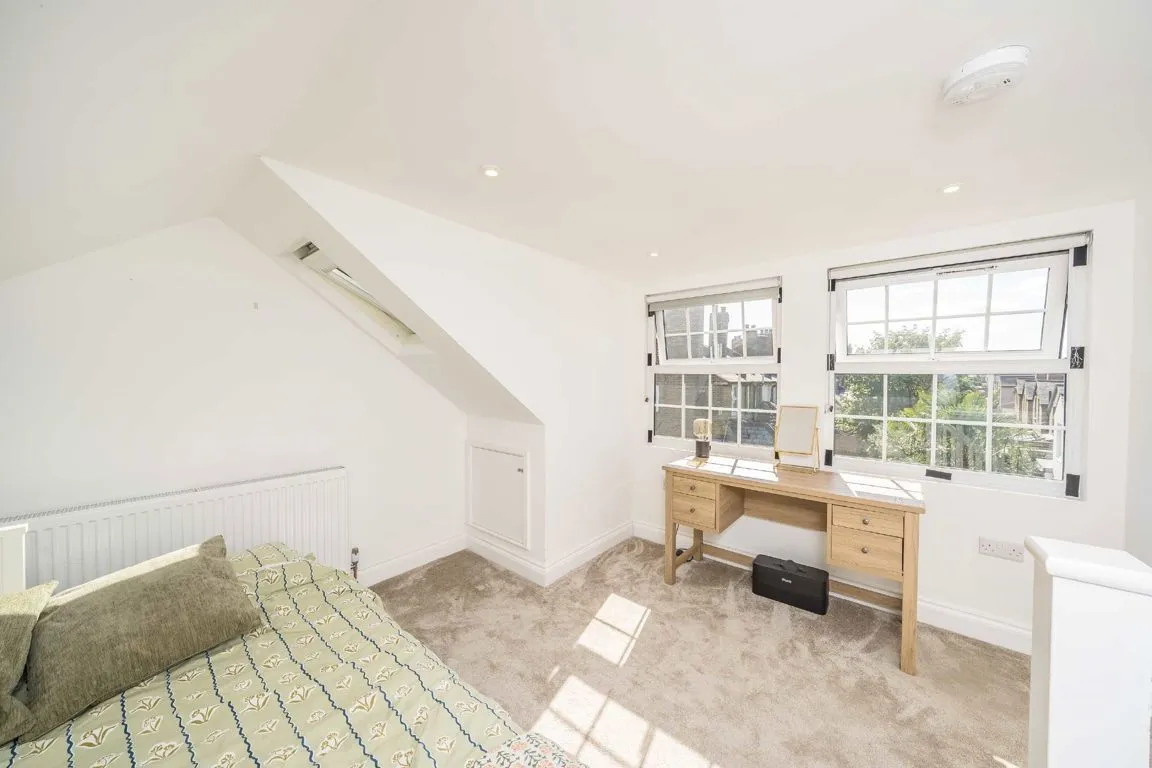 Blakenham Road, SW17, photo 7
