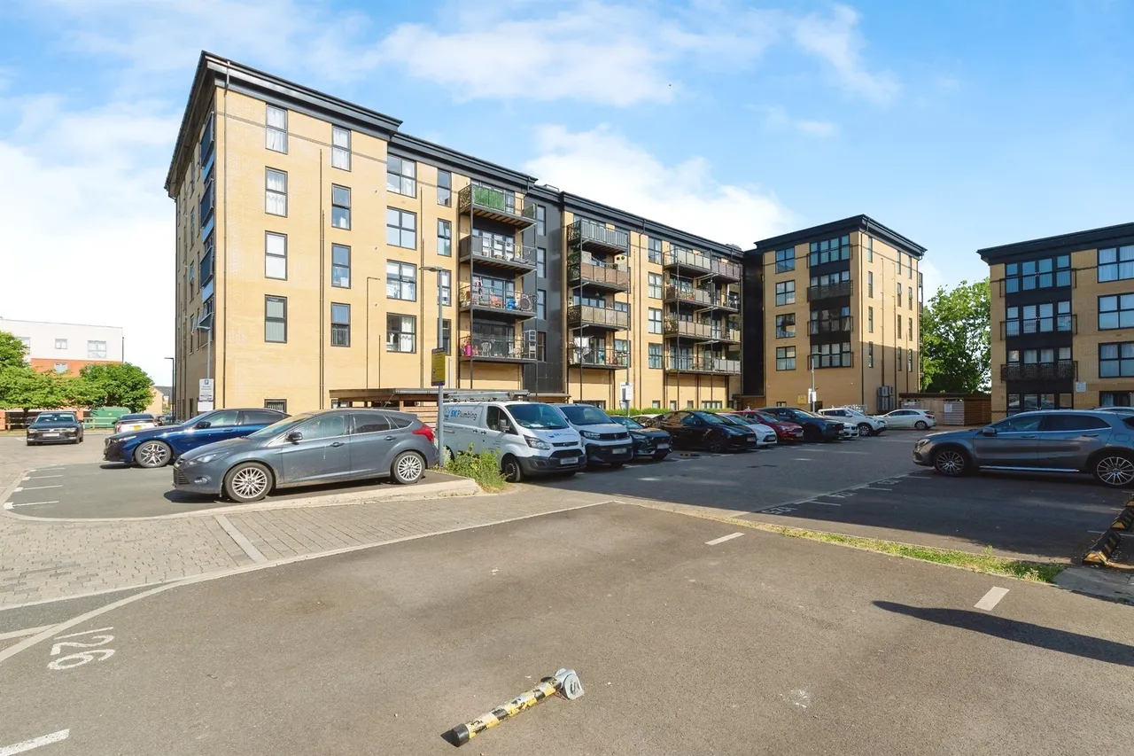 Giles Crescent, STEVENAGE, photo 2