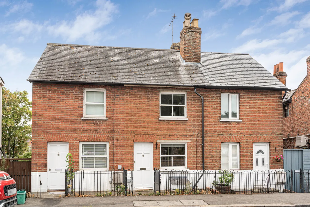 3 bed house for sale, St. Judes Road, Englefield Green, TW20