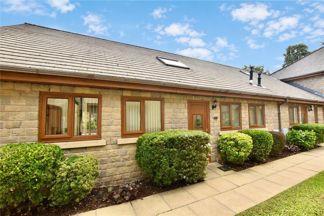 Falinge Manor Mews, Rochdale, OL12, photo 2