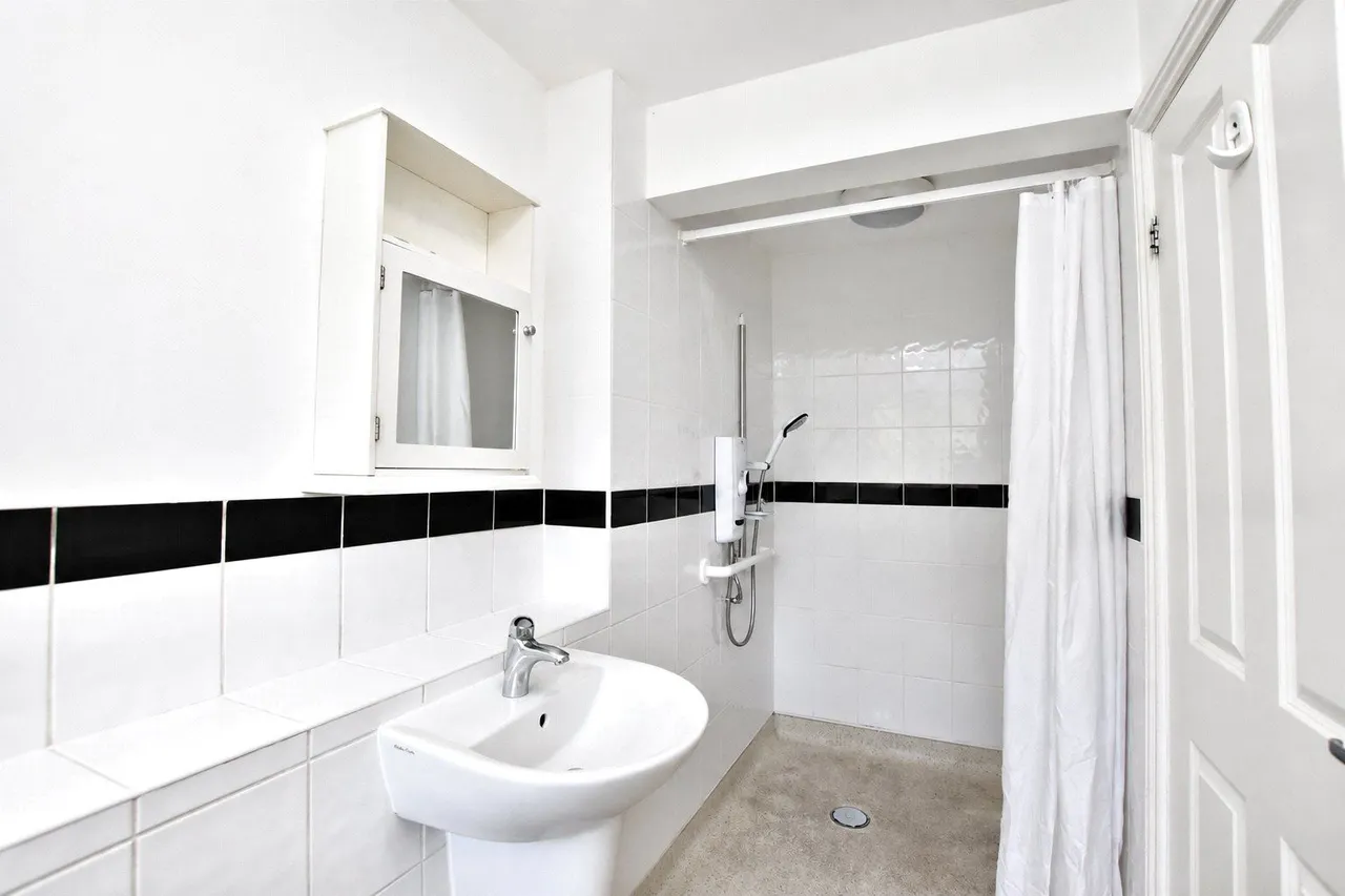 Falinge Manor Mews, Rochdale, OL12, photo 6