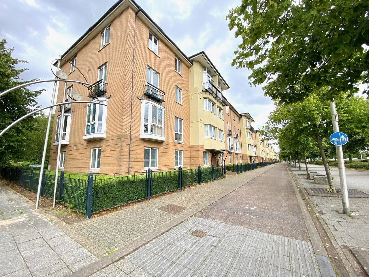 Aprilia House, Lloyd George Avenue, photo 2