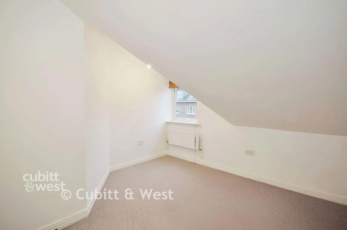 Brighton Road, Redhill, RH1, photo 8