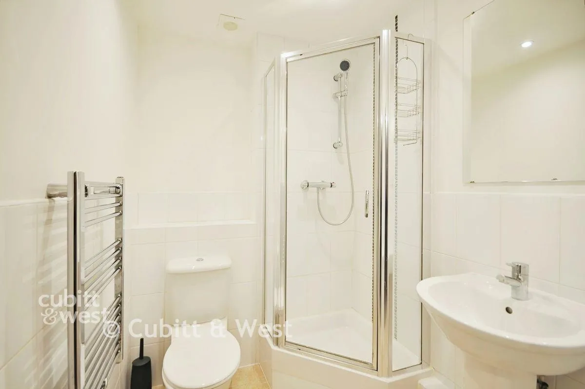 Brighton Road, Redhill, RH1, photo 9