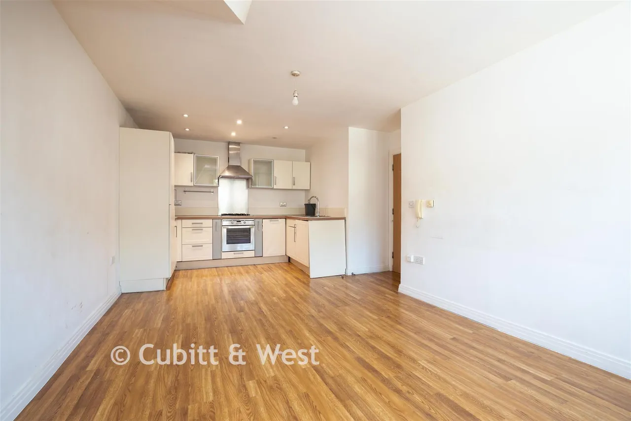 Brighton Road, Redhill, RH1, photo 6