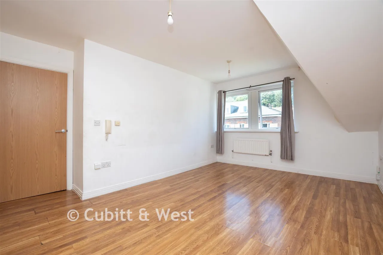 Brighton Road, Redhill, RH1, photo 5