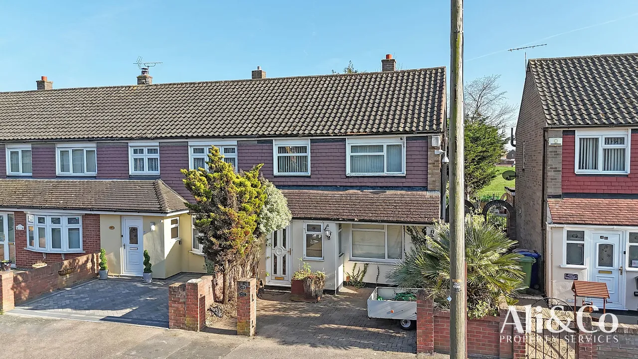 3 bed house for sale — Wickham Road, Grays, Essex, RM16 4TU