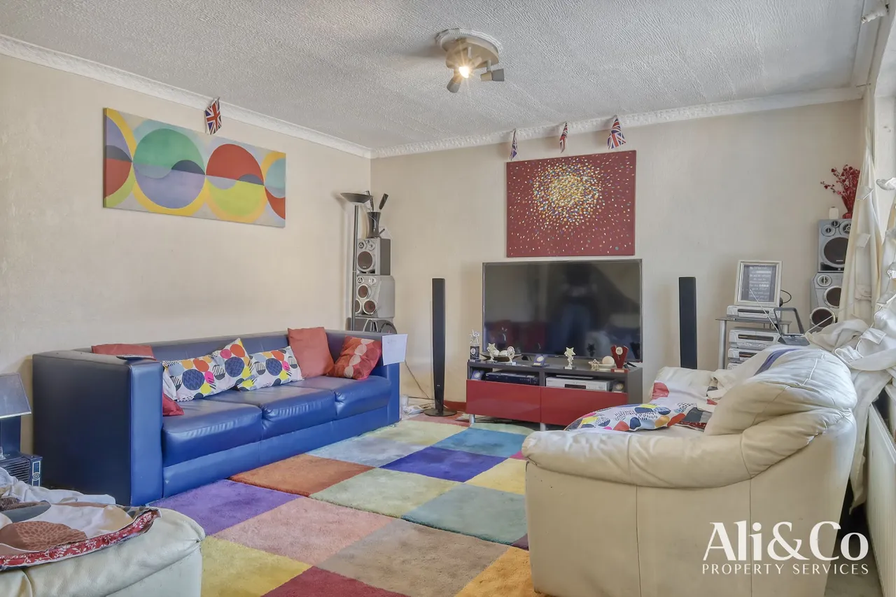 Wickham Road, Grays, Essex, RM16 4TU, photo 3