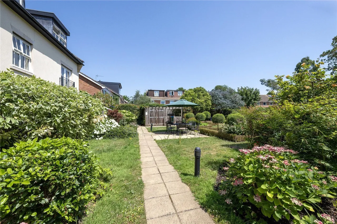 High Street, Hampton Hill, TW12, photo 17