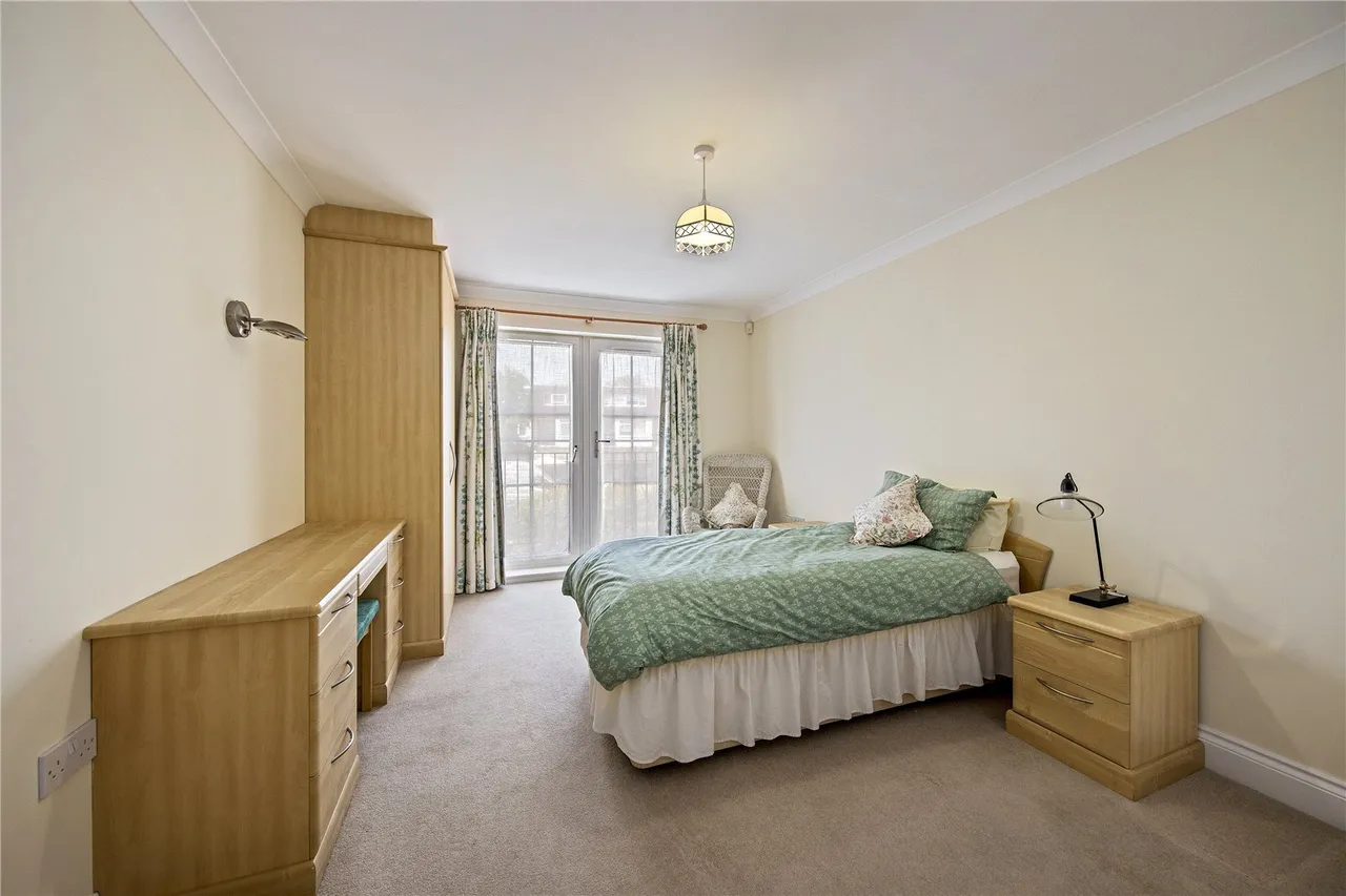 High Street, Hampton Hill, TW12, photo 11