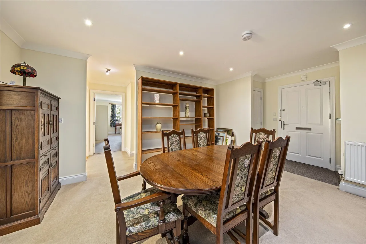 High Street, Hampton Hill, TW12, photo 9