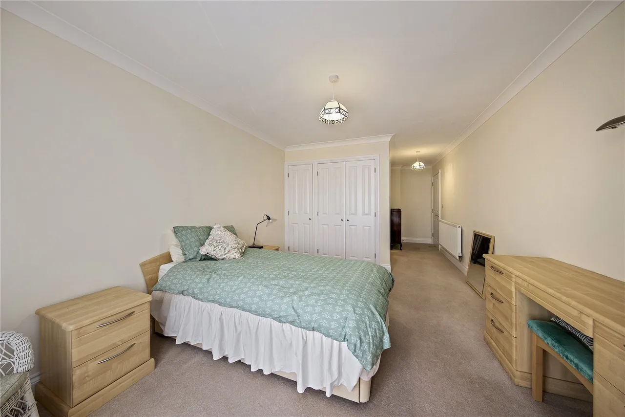 High Street, Hampton Hill, TW12, photo 12