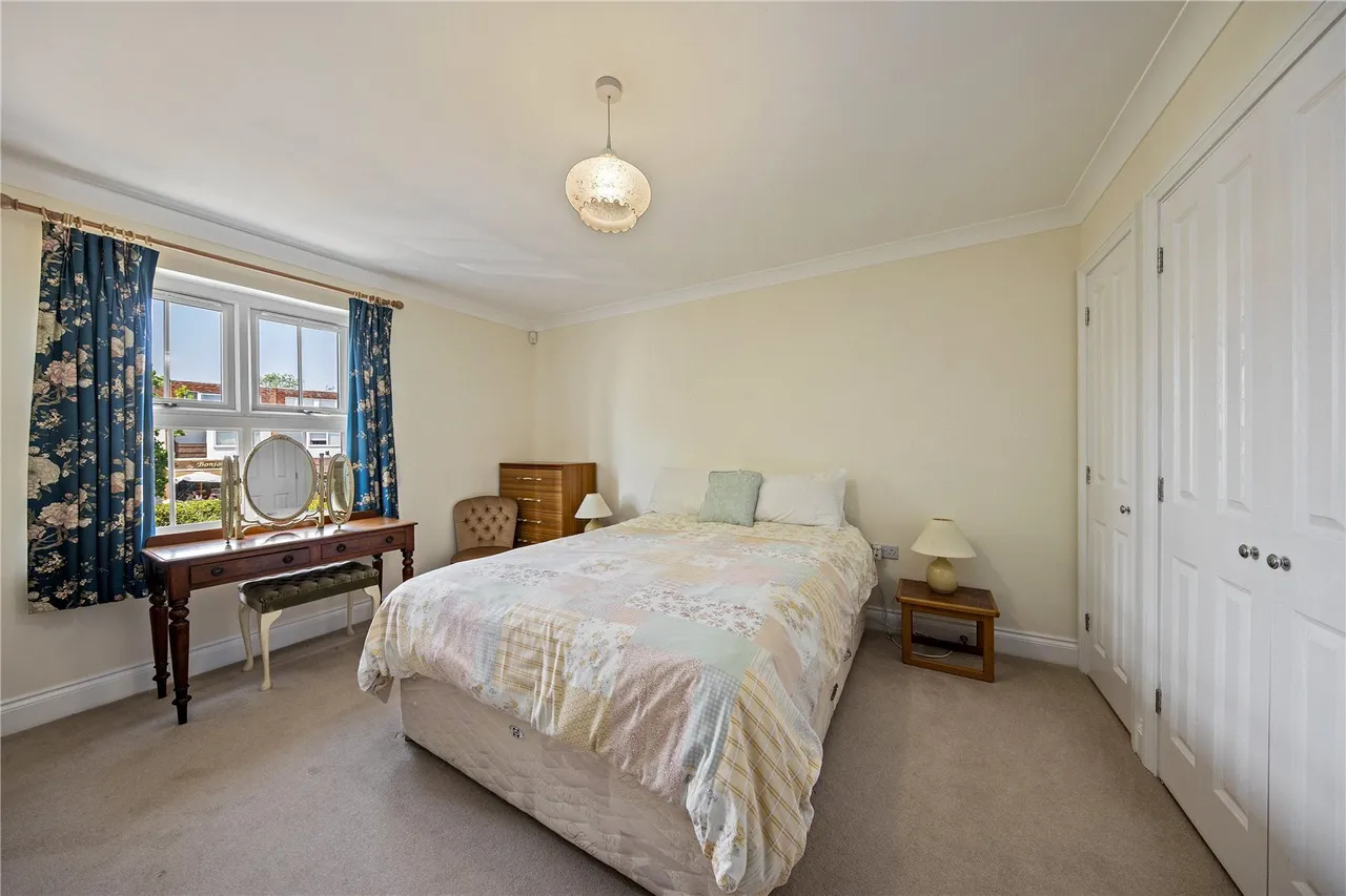High Street, Hampton Hill, TW12, photo 13