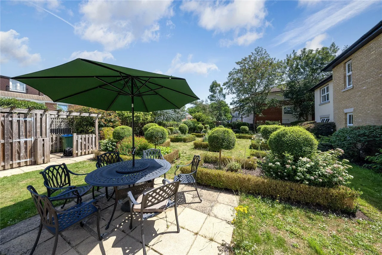 High Street, Hampton Hill, TW12, photo 2