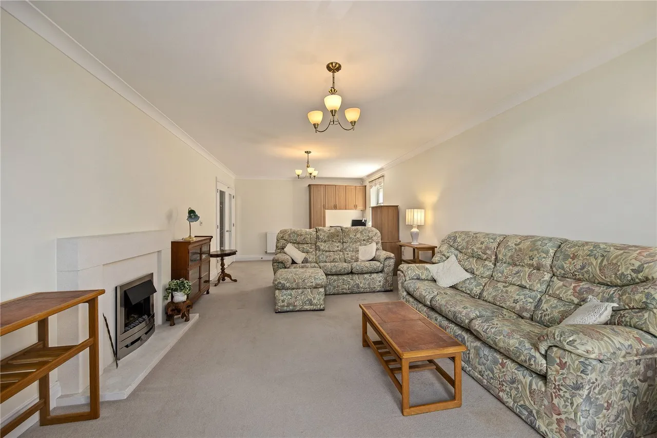 High Street, Hampton Hill, TW12, photo 6