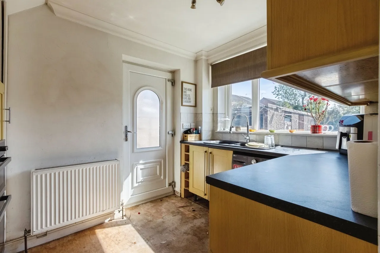 Manor Crescent, Walton, Wakefield, West Yorkshire, WF2, photo 9
