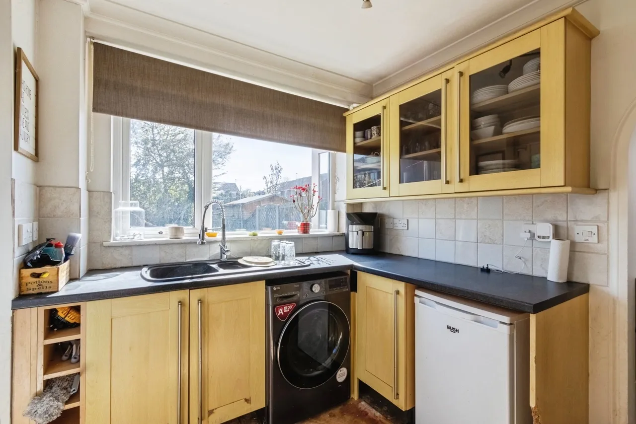 Manor Crescent, Walton, Wakefield, West Yorkshire, WF2, photo 8