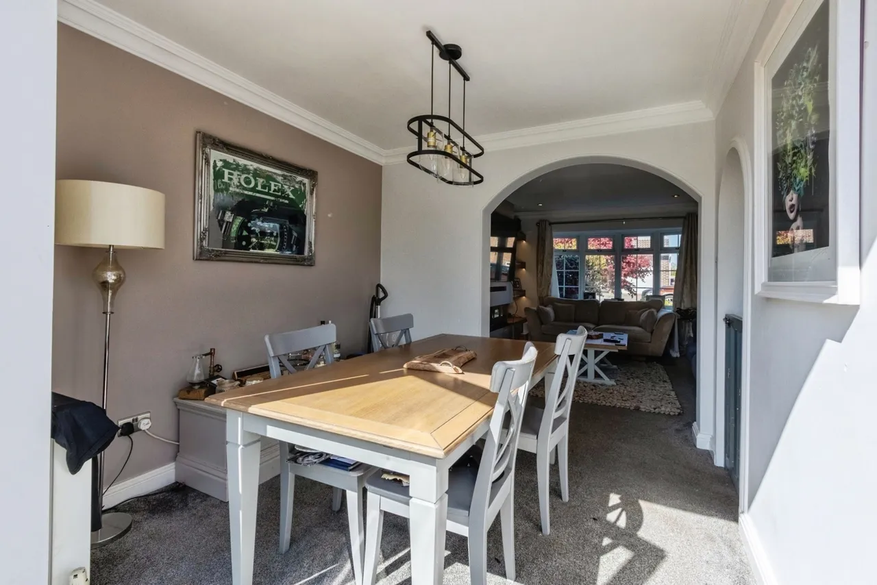 Manor Crescent, Walton, Wakefield, West Yorkshire, WF2, photo 6
