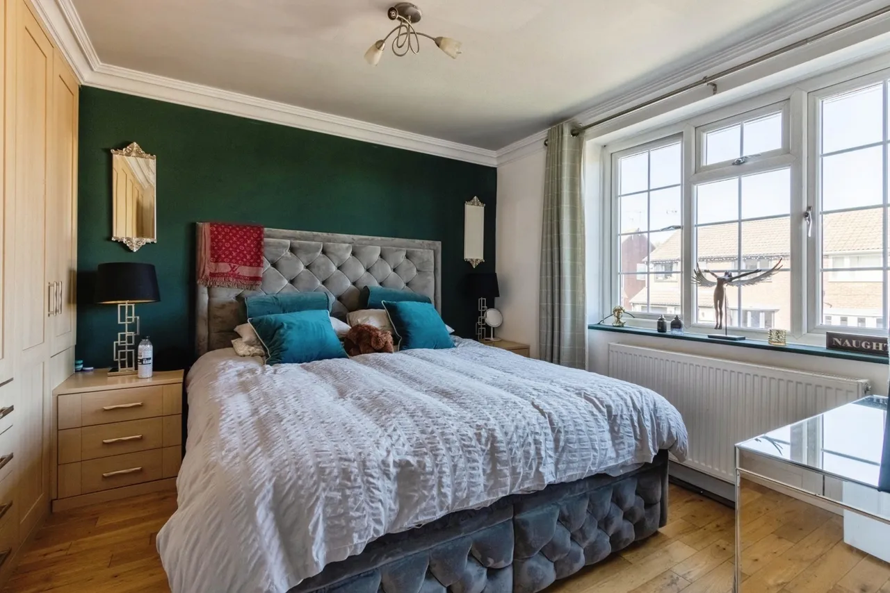Manor Crescent, Walton, Wakefield, West Yorkshire, WF2, photo 13