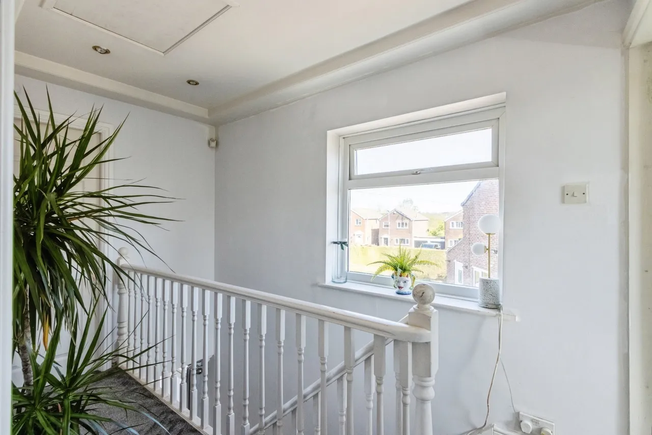 Manor Crescent, Walton, Wakefield, West Yorkshire, WF2, photo 5