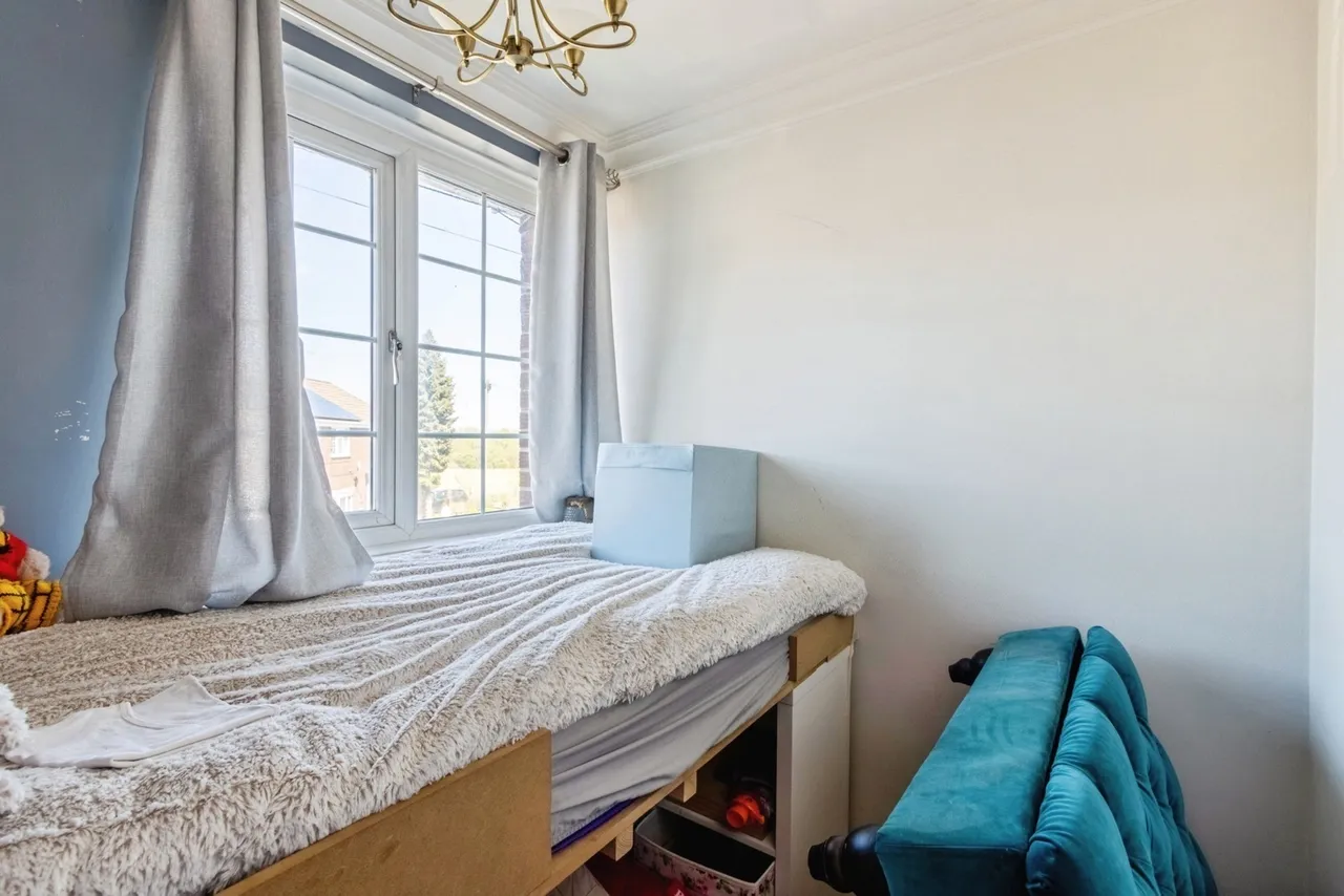 Manor Crescent, Walton, Wakefield, West Yorkshire, WF2, photo 16