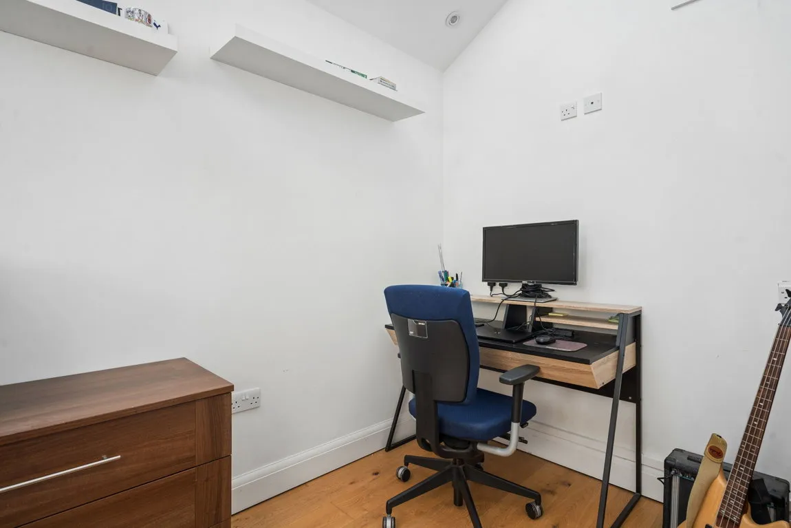 Barrow Point Avenue, Pinner, HA5, photo 11