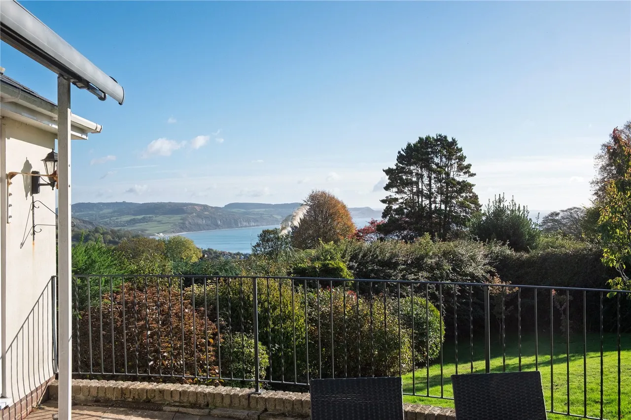 Clappentail Lane, Lyme Regis, DT7, photo 40