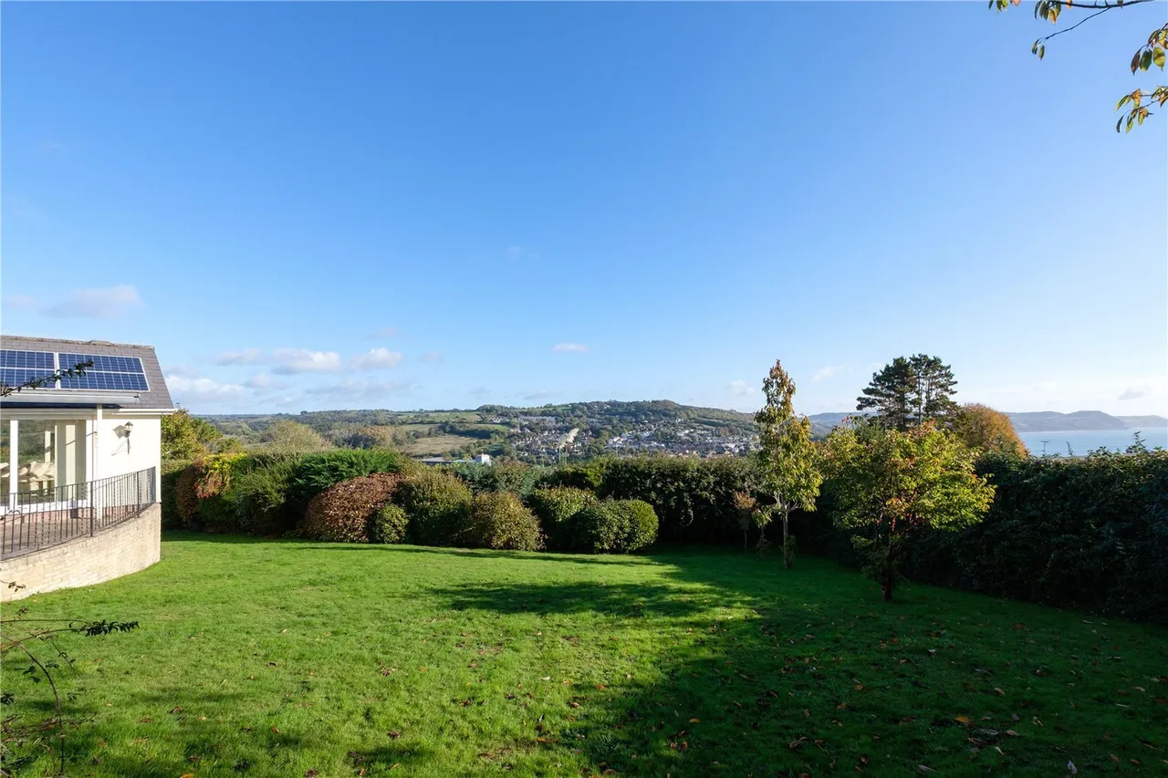 Clappentail Lane, Lyme Regis, DT7, photo 39