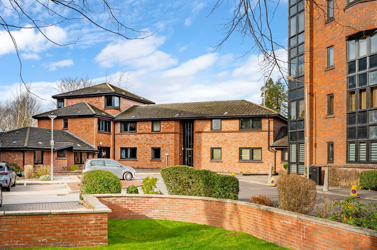 1 bed flat for sale, Fenwick Place, Giffnock, G46