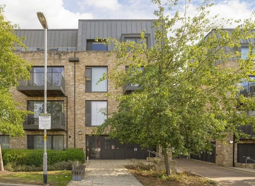 Regiment Hill, Mill Hill, NW7, photo 5