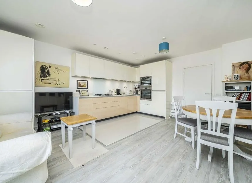 Regiment Hill, Mill Hill, NW7, photo 3