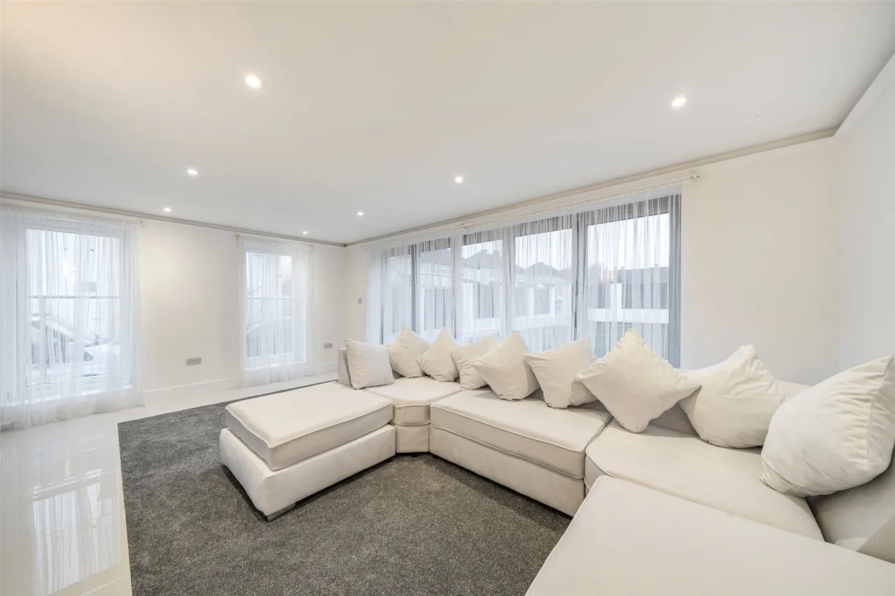 Manse Way, BR8, photo 3