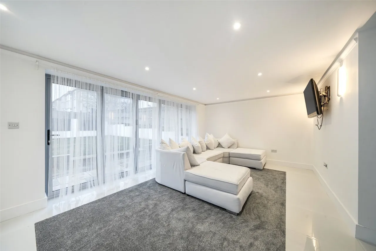 Manse Way, BR8, photo 28