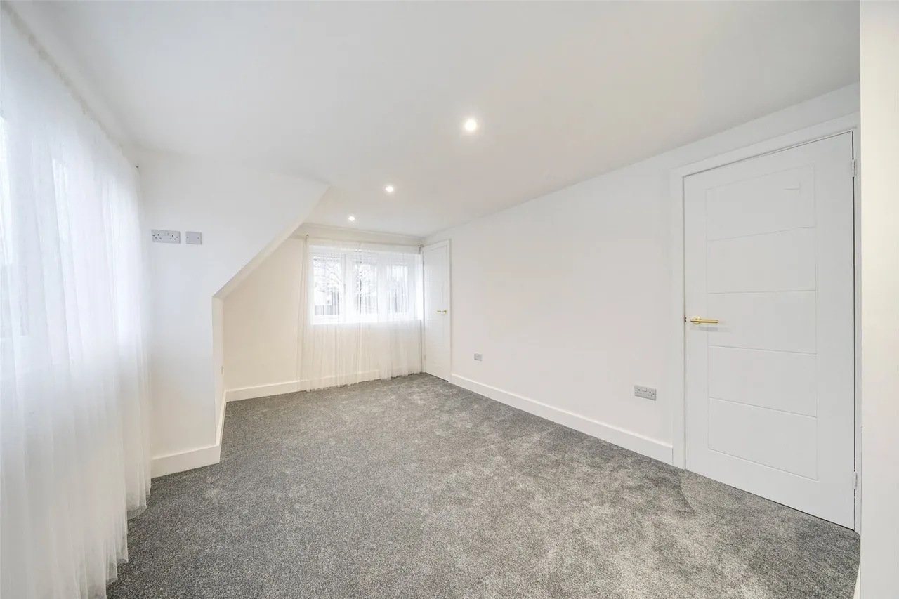 Manse Way, BR8, photo 25