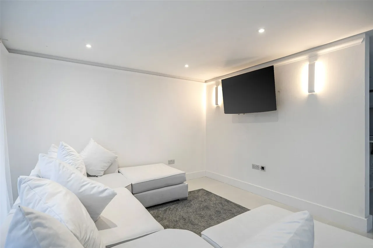Manse Way, BR8, photo 9