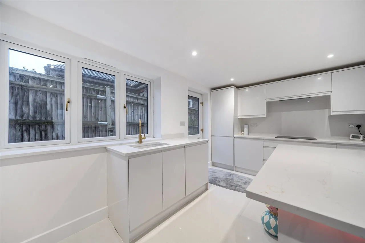 Manse Way, BR8, photo 29